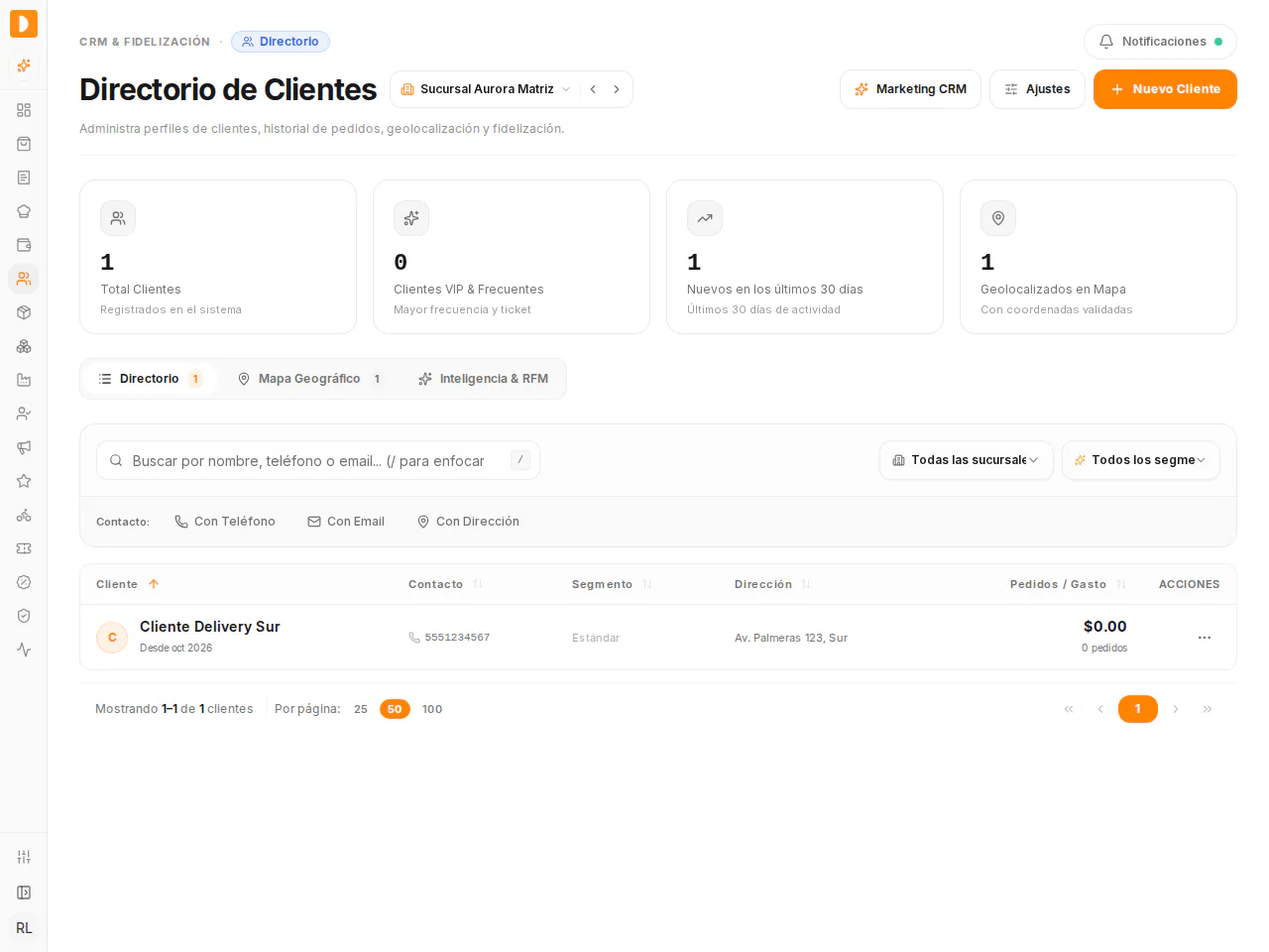 El Directorio de Clientes muestra los contadores, el buscador y la lista de clientes. Aquí no hay nada resaltado en azul; el botón Nuevo Cliente está arriba a la derecha, en naranja.